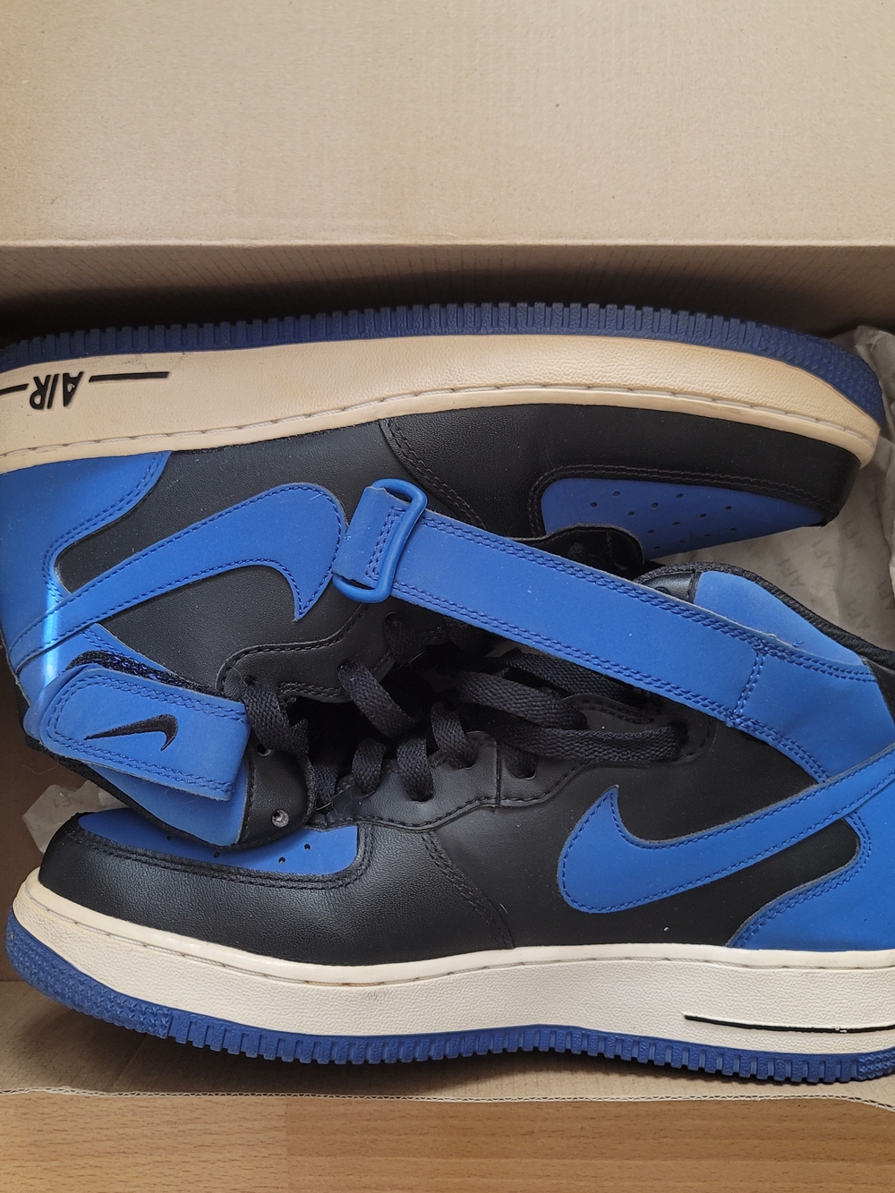 Air Force 1 Mid 07 Size 8
